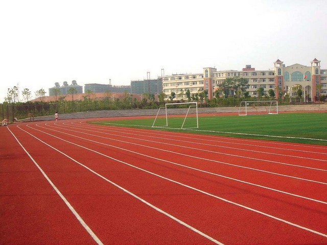塑膠跑道施工的常見(jiàn)問(wèn)題